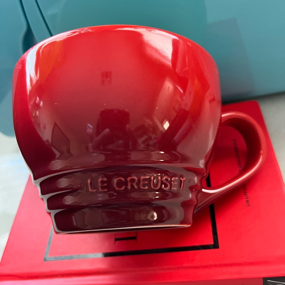 Le Creuset Giant Cappuccino Cerise Mug  BRAND NEW - Picture 2 of 4
